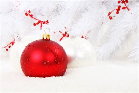 Three Red And White Christmas Baubles Hd Wallpaper Wallpaper Flare