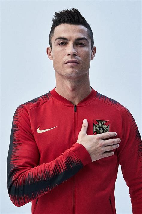 Portugal dls goalkeeper third kit 2021. Ronaldo Models Nike's Portugal World Cup Kit - AccelerateTv