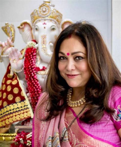 Tina Ambani Flaunts Her Unique Mangalsutra As She Poses With Hubby