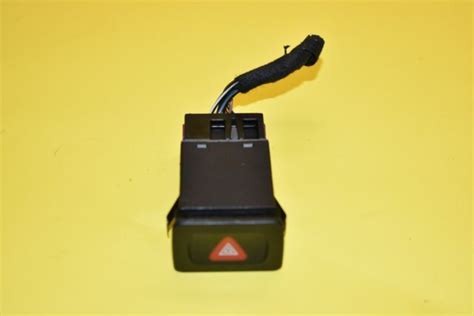 99 05 Volkswagen Jetta Hazard Warning Flasher Emergency Switch OEM 00