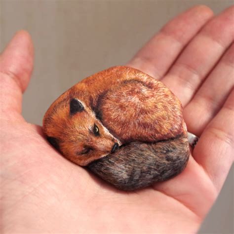 Artist Brings Stones To Life By Realistically Painting