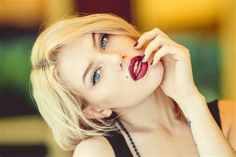 Sexy Slim Tattooed Blue Eyed Long Haired Blonde Girl Wallpaper 5569 2050x1366 Wallpaper