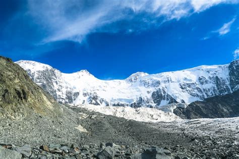 Premium Photo View To The Mensu Glacier Belukha Mountain Area Altai
