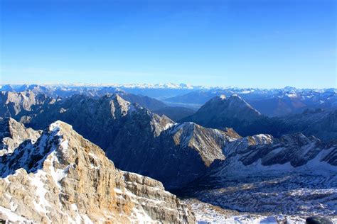 With a heavy heart, our house will remain closed until further notice. Zugspitze - Ausblick Richtung Dolomiten - Reutte
