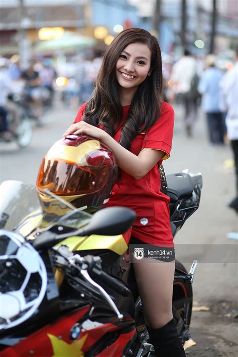 Nữ Biker 9x Sài Gòn Cưỡi Xe Khủng Cổ Vũ Công Phượng Và U23 Việt Nam ~ Tin Tuc Bong Da
