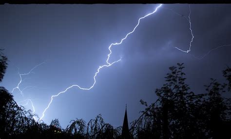 7 Surprisingly Bad Places To Be When Lightning Strikes