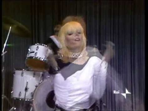 Donatella rettore (castelfranco veneto, 8 luglio 1953) è una cantante, paroliera e attrice italiana. Donatella Rettore - KOBRA RETTORE - YouTube