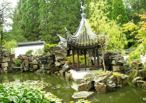 Dort finden nach anmeldung, gegen eine geringe aufwandsentschädigung, traditionelle teezeremonien statt. Chinesische Gartengestaltung mit Wasser :-) Bachlauf ...