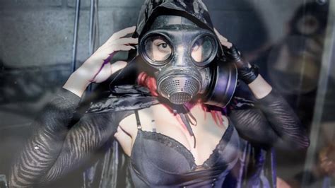 Girls Wearing A Gas Mask Latex Fashion Youtube
