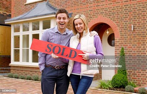 Couple Sold Sign Photos And Premium High Res Pictures Getty Images