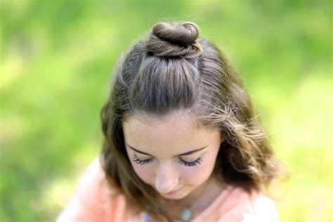 These hair tutorials will show you how to create different types of half updos that are perfect for proms, weddings, and everyday wear. DIY Half-Up Bun | Cute Girls Hairstyles