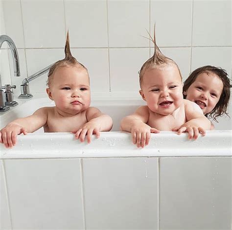 Bayi kembar tiga di dalam inkubator rumah sakit (rs) bunda, kandangan tandes pada tahun 2008 lalu. 6 Foto Imut Bayi Kembar yang Bikin Kita Senyum-senyum ...