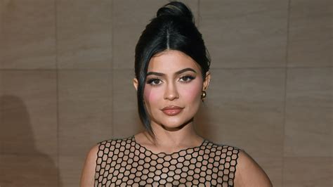 Kylie Jenner Switched To Long Bronde Hair A Day After Cutting It Short