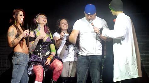 Denn jetzt gibt's frühstücksei mit saft ! Humour Gore - Vandal Vyxen Squirts On Stage (Part 2) - YouTube