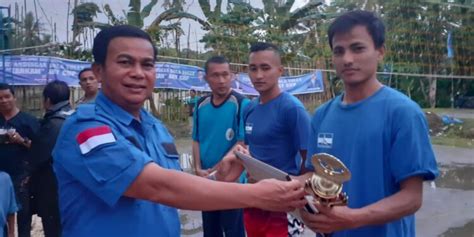 Ketua Dpc Partai Demokrat Kabupaten Nias Tutup Secara Resmi Kegiatan Lomba Bola Volly Dalam