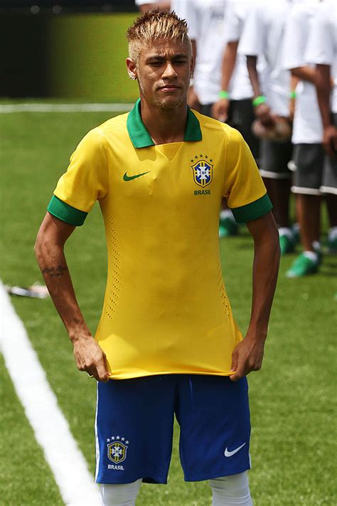 9,475 likes · 22 talking about this. Neymar apresenta uniforme da seleção semelhante ao da Copa ...