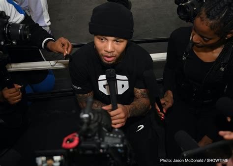 Hatta yaşına göre eskivleri de fena sayılmaz. Santa Cruz dit que Mayweather entraîne Tank Davis pour ...