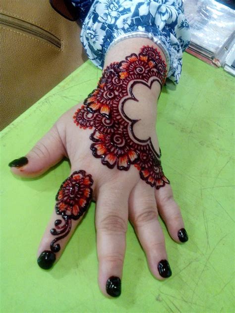 This maybe a simple henna design but it sure has a strong presence. Colored Henna Tattoo Designs | Latest Mehandi Design ...