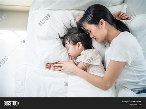 asian mom sleep telegraph