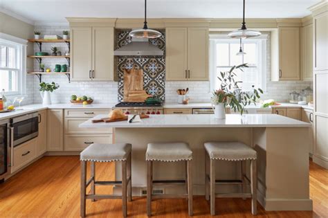 If you are just starting to shop around for a new kitchen cabinet, you will find that there are many options to choose from. Kitchen of the Week: Beige Cabinets and a Vintage Vibe (10 photos) | Houzz | Bloglovin'