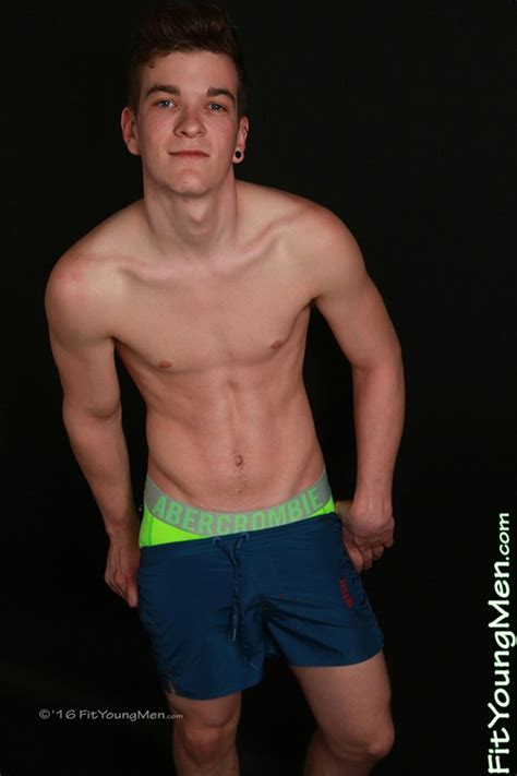 19 Year Old Muscle Dude Caspar Hamilton Strips Down To His