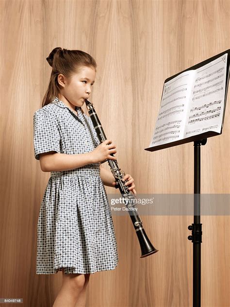 Young Girl Playing Clarinet Stock Foto Getty Images