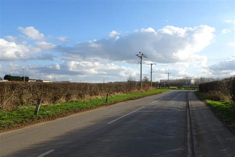 Common Lane Approaching Weeland Road DS Pugh Cc By Sa 2 0 Geograph
