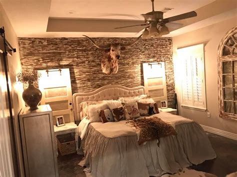 Choose from a rustic cowboy hideaway cabin in the hills, to a western lodge style, or cattle ranch. Western Ranch style bedroom | Western bedrooms, Ranch ...