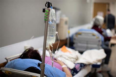 Us Covid 19 Hospitalizations Fall From Record Highs