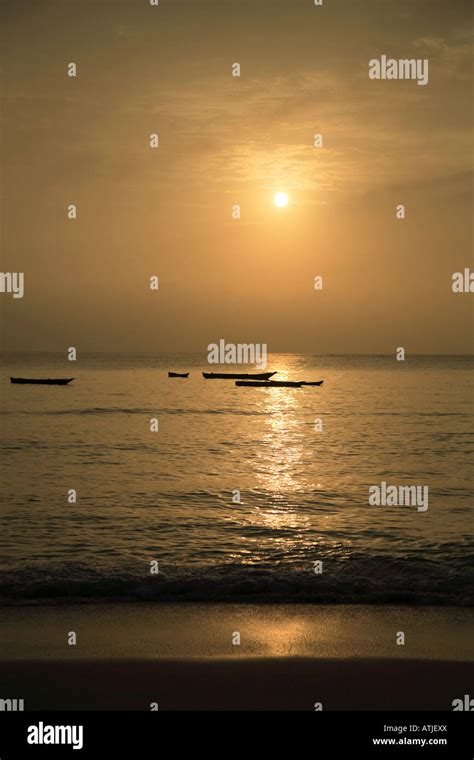 Indian Ocean Sunrise Mombasa Kenya Africa Stock Photo Alamy