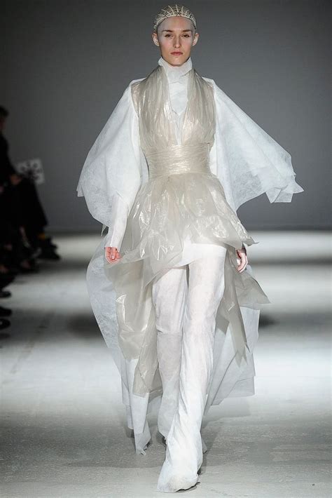 gareth pugh fall 2014 ready to wear fashion show fashion show recycled dress paris fashion week