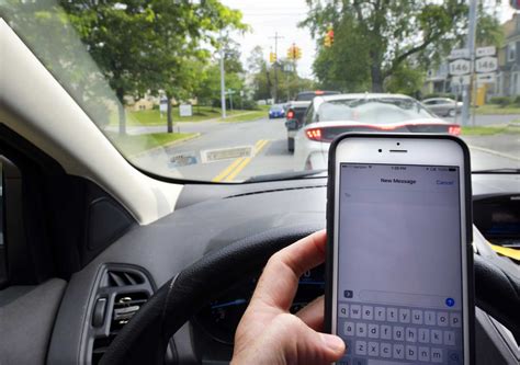 This indicates that the lights are about to change to red. Can you use a cell phone at a red light? It's complicated ...