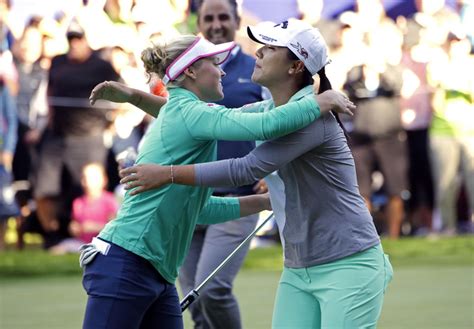Brooke Henderson Beats Lydia Ko In Womens Pga Playoff Daily Mail Online