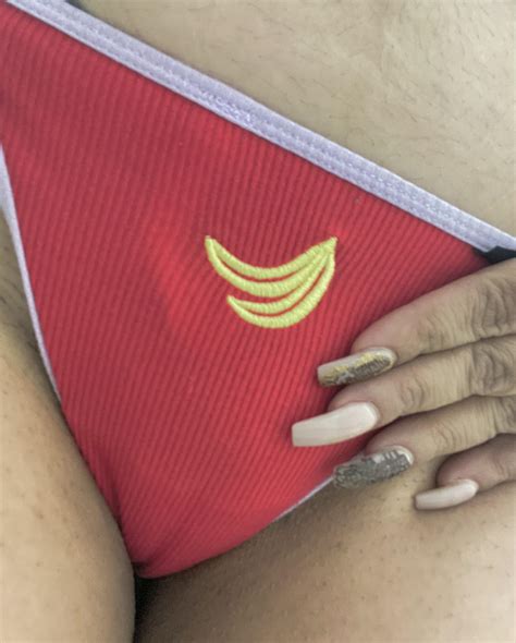 Cameltoe on hump day | Scrolller