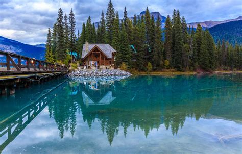 Emerald Lake Lodge First Class Holidays