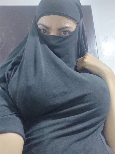 Muslim Wifey X On Twitter Amouranth Guess Https T Co T Jvupna Twitter