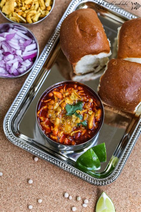 A popular spicy dish from the western india which is made up of a spicy dish misal served · garlic cheese toast recipe | cheese garlic bread recipe on tawa with detailed photo and video recipe. Misal Pav Recipe | Crave Cook Click