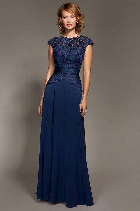 Un choix unique de robe de soirée bleu marine disponible dans notre magasin. Robe de soirée bleu marine longue