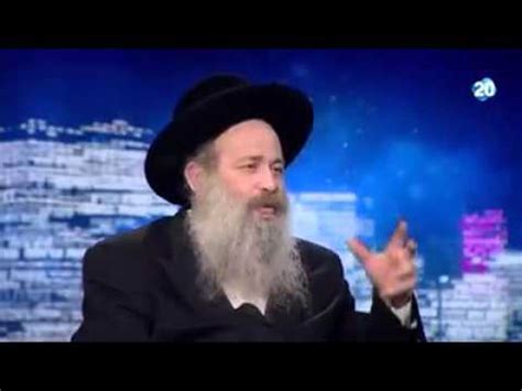 נוסף לכך שולי יאלץ להיזכר לתפקיד שנוי במחלוקת מעברו, במסגרת הקרנת בכורה. ‫שולי רנד בראיון על החזרה בתשובה‬‎ - YouTube