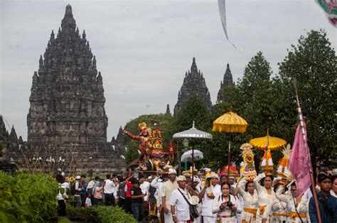 Sejarah Agama Buddha Di Indonesia Penyebaran Dan Kitab Sucinya