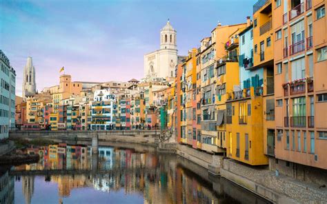 Girona, spain giona is a city in the northeast of catalonia, at the confluence of the rivers ter, onyar, galligants, and güell and has an official population of 96,722 as of january 2011. The Best Things to Do in Girona, Spain | Travel + Leisure