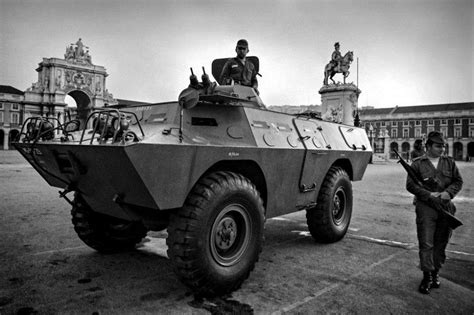 What is the spanish language plot outline for capitães de abril (2000)? Terreiro do Paço | 25 de abril, Revolução de 25 de abril ...