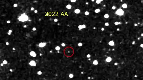 Asteroid Berukuran Setengah Lapangan Sepak Bola Dekati Bumi Awal