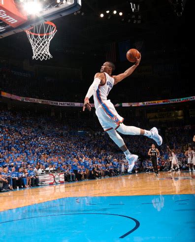It is by now well established that russell westbrook has no chill. Fail : Russell Westbrook rate son dunk mais impressionne ...