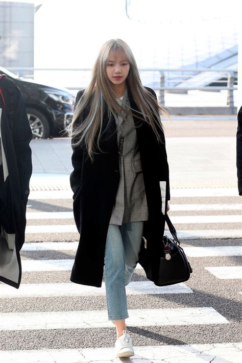 Lisa Of Blackpink Dyed Her Hair Blonde And Blue — See Photos Allure