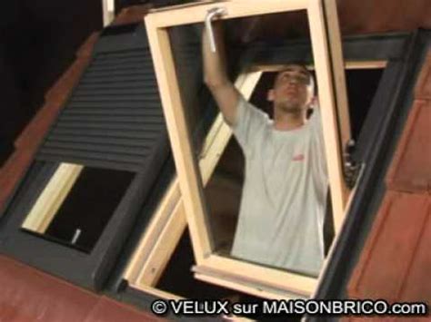 Je souhaiterais mettre un volet roulant (électrique ou pas je m'en moque complètement). Pose d'un volet roulant solaire - © VELUX sur Maisonbrico ...