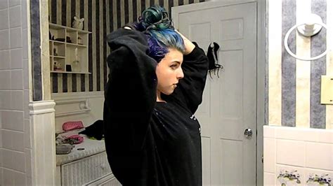 Black hair is a very sultry and chic color, but it doesn't suit everyone. Dying my hair Manic Panic 'After Midnight" blue - YouTube