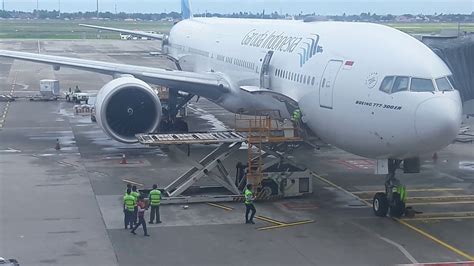 Garuda Indonesia Cargo Loading B777 Landing Soekarno Hatta Intl
