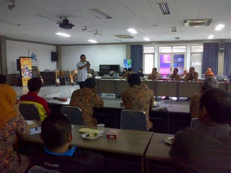 Fakta lainnya, perusahaan yang berpusat di serpong, tangerang ini, juga memiliki pabrik di sukabumi. Ada Pertanyaan Lawan Arus di Pabrik Nike - RSA Indonesia