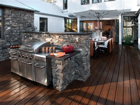 From smart outdoor lighting systems to thermal salt crystal plates. 20 Outdoor Kitchens and Grilling Stations | HGTV